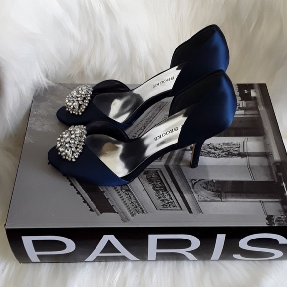 AUDREY BROOKE - Picture 2 of 4